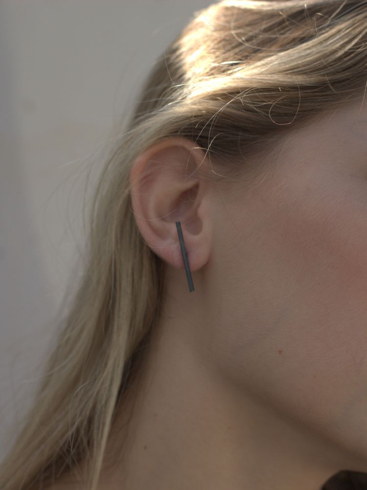 עגילי 'מקל וגזר' עגילי 'מקל וגזר'