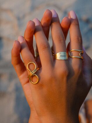 טבעת חותם משובצת