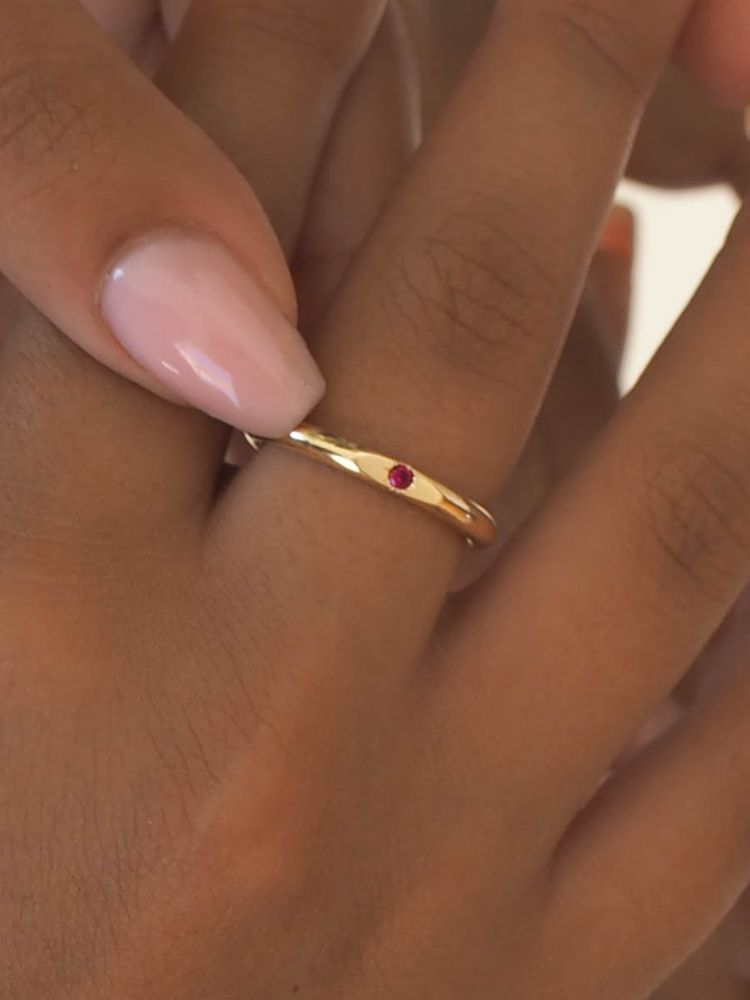 טבעת נקודה משובצת טבעת נקודה משובצת