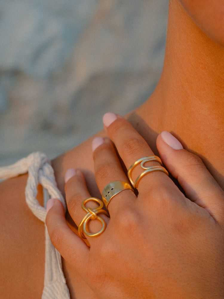 טבעת חותם משובצת טבעת חותם משובצת