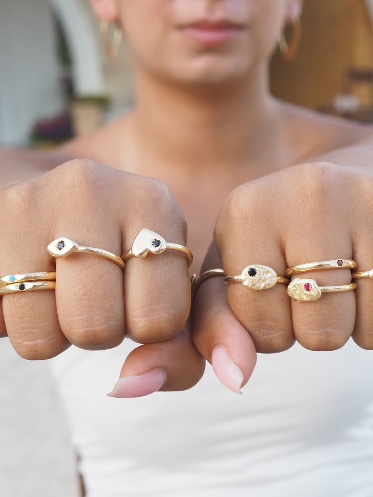 טבעת נקודה משובצת טבעת נקודה משובצת